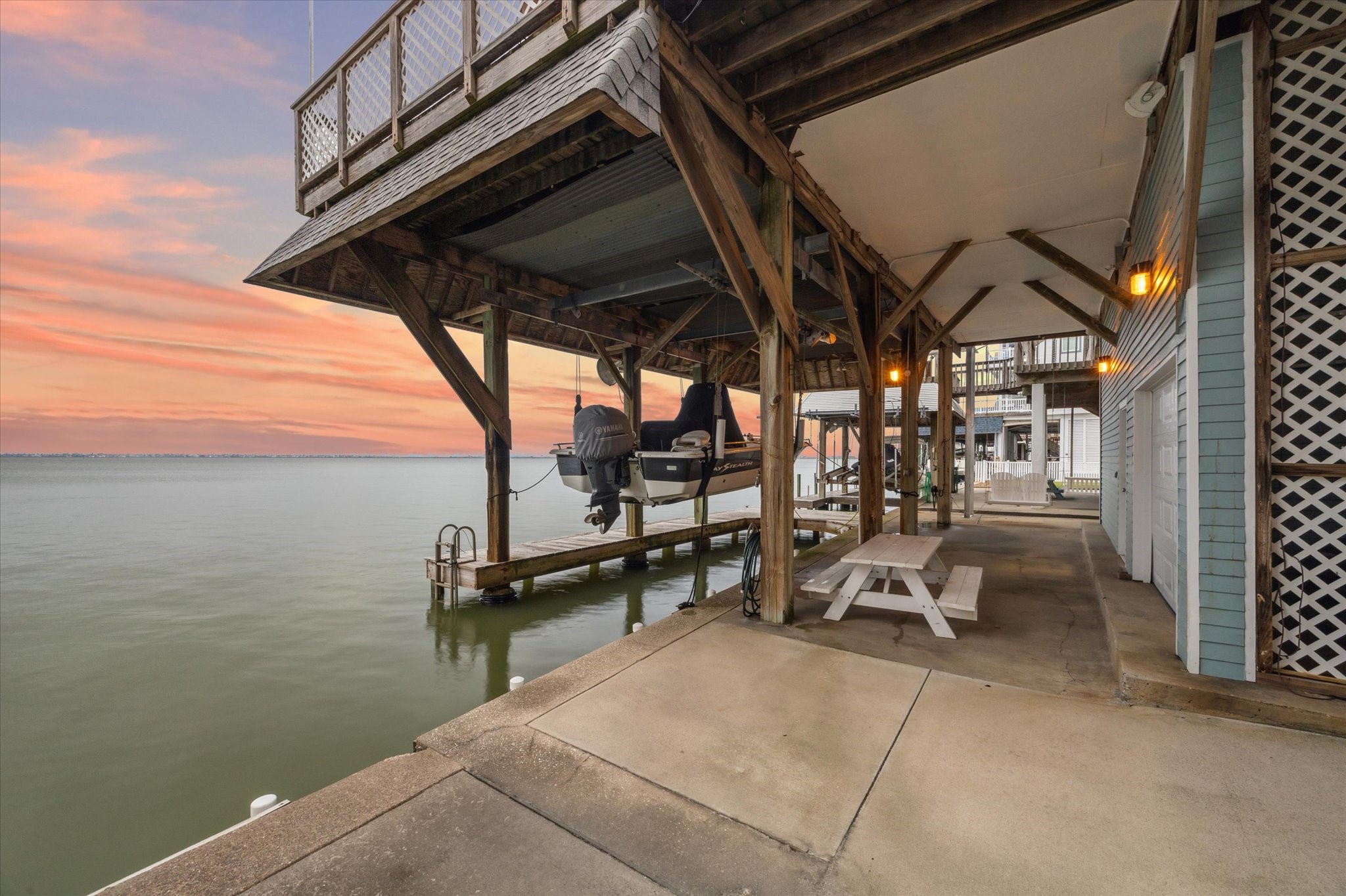 251 Isles End Road, Tiki Island, TX 77554