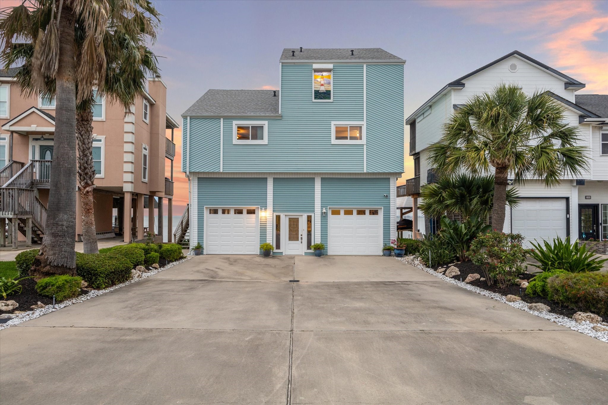 251 Isles End Road, Tiki Island, TX 77554