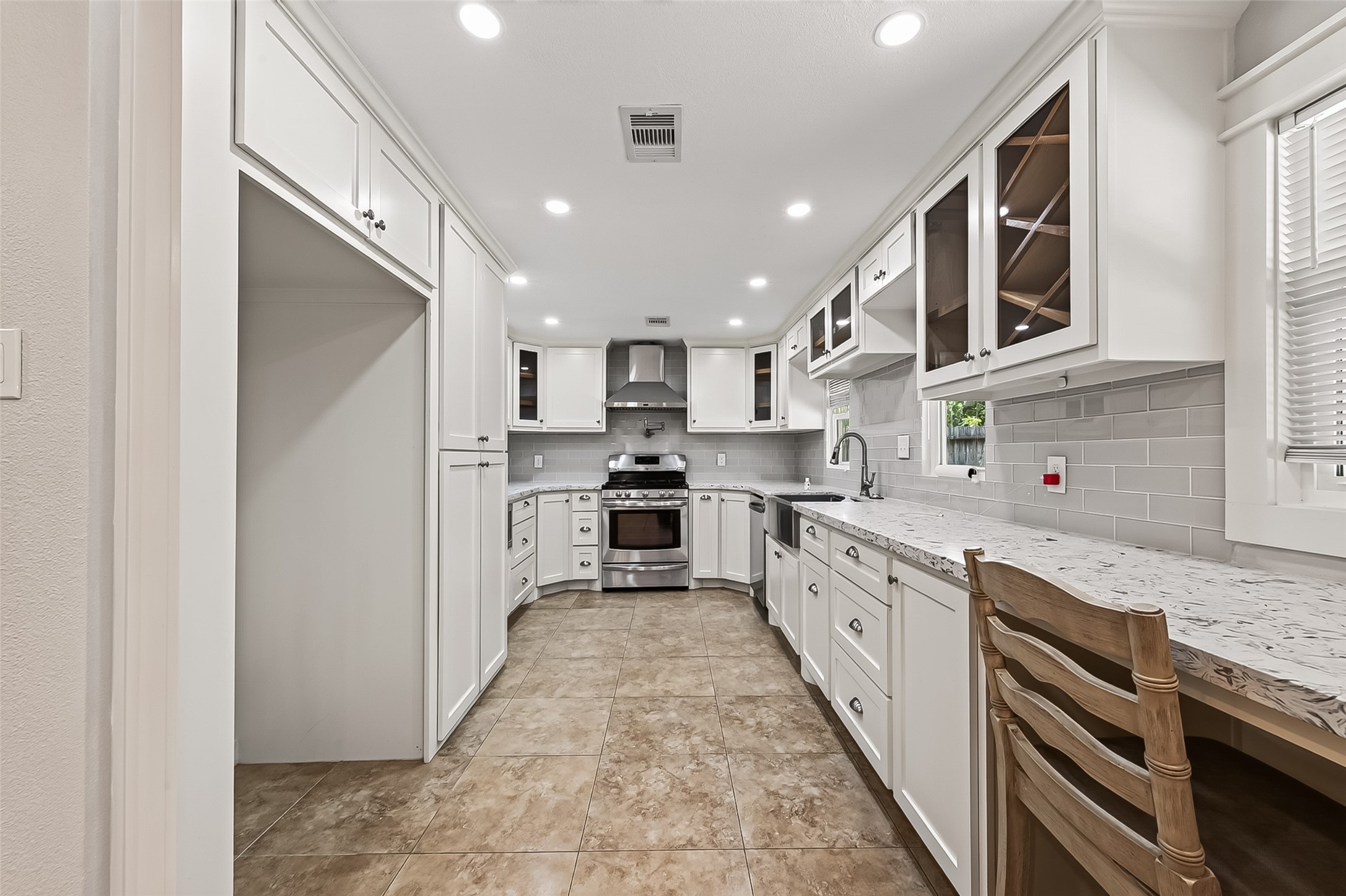 902 Mountain Meadows Drive, Katy, TX 77450