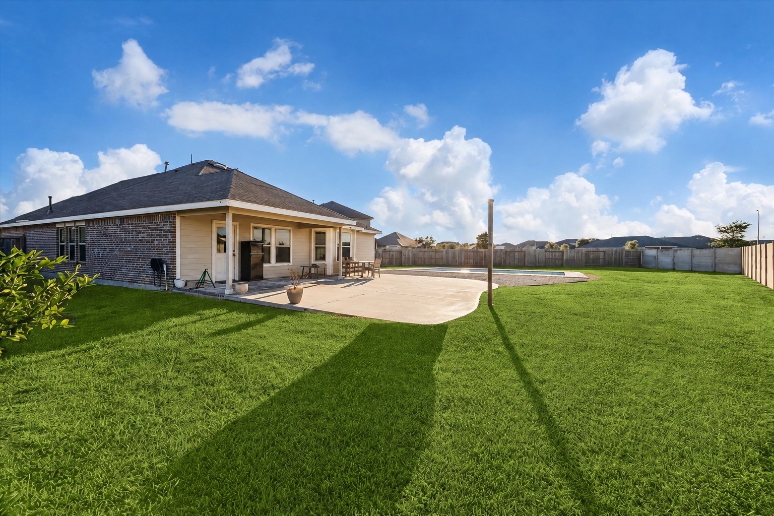 Expansive backyard on 12,000 sq ft cul-de-sac lot Expansive backyard on 12,000 sq ft cul-de-sac lot