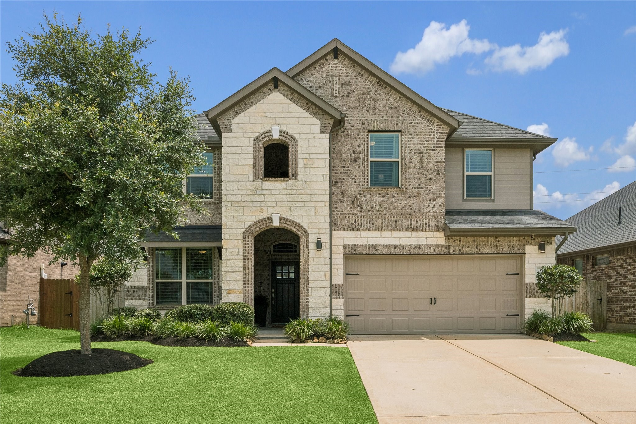 Welcome to 1520 Harvest Vine in the Friendswood Trails neighborhood.
