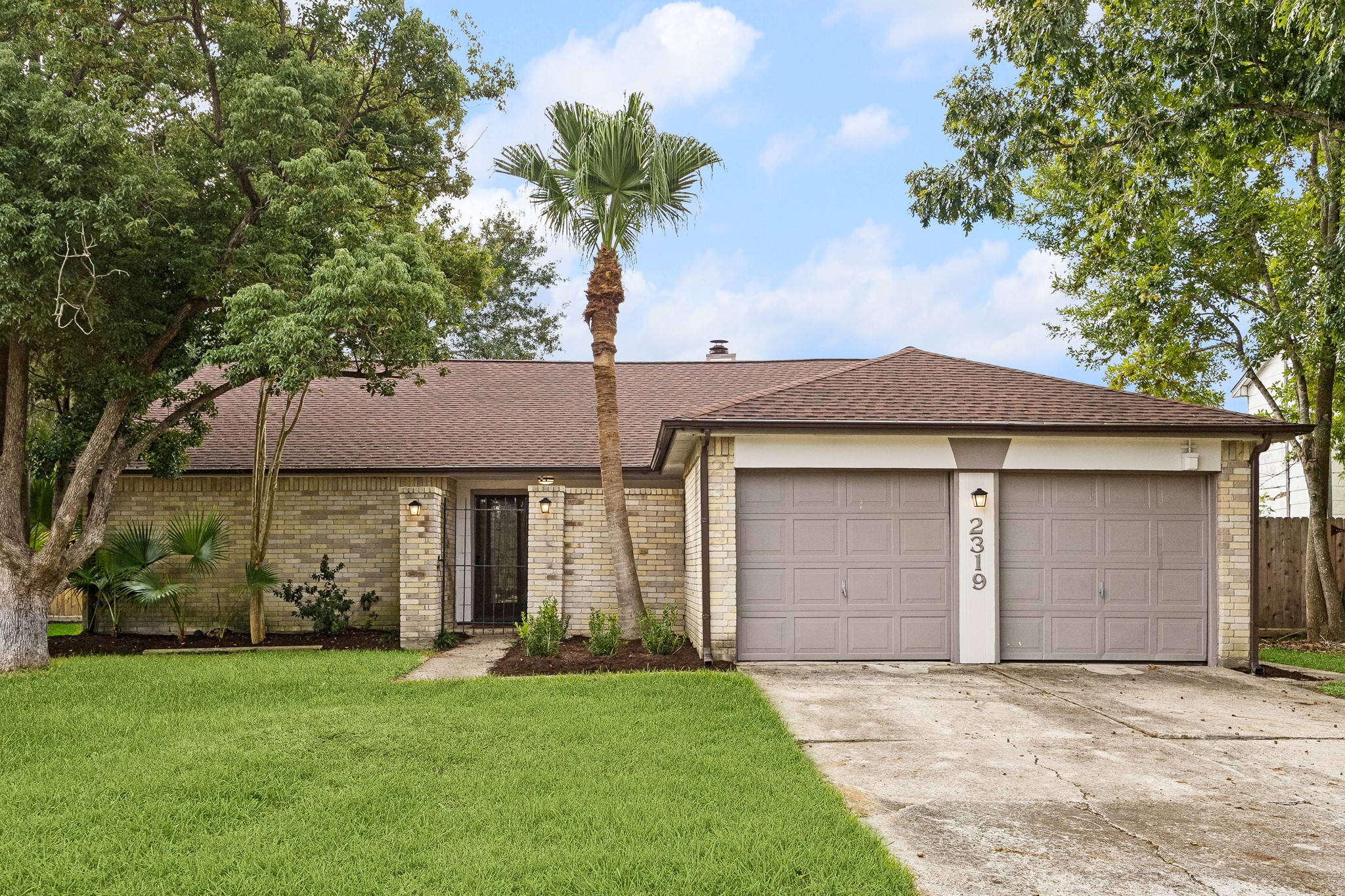 This GREAT 4 bedroom, 2 bath home in League City's Ellis Landing will serve you well for years to come!