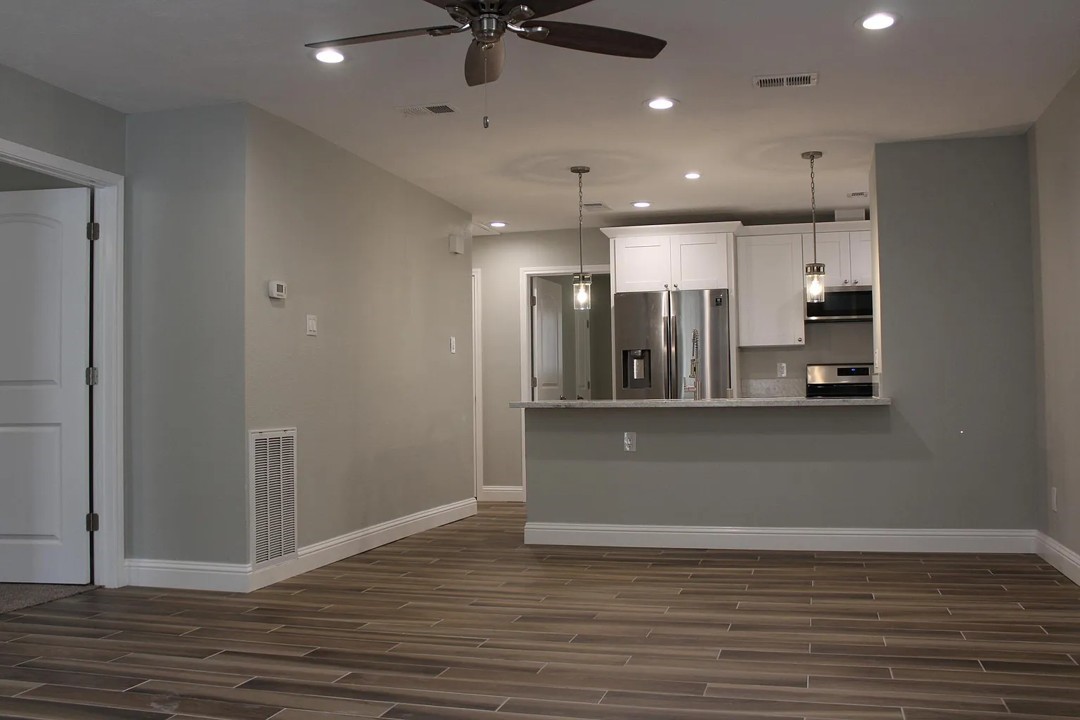 55 E White Willow Circle, Spring, TX 77381