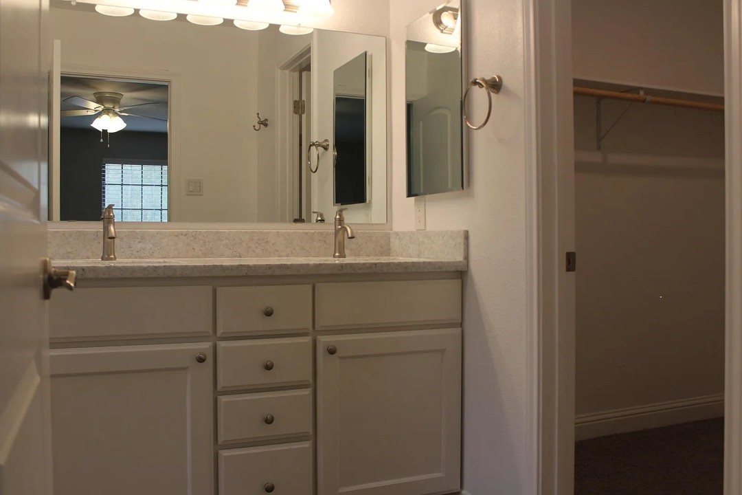 55 E White Willow Circle, Spring, TX 77381