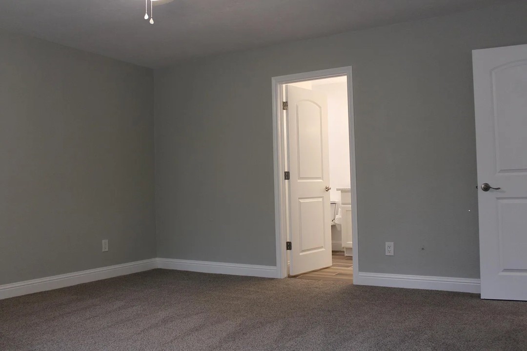 55 E White Willow Circle, Spring, TX 77381