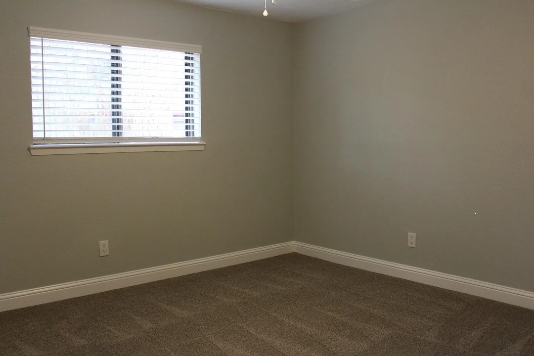 55 E White Willow Circle, Spring, TX 77381