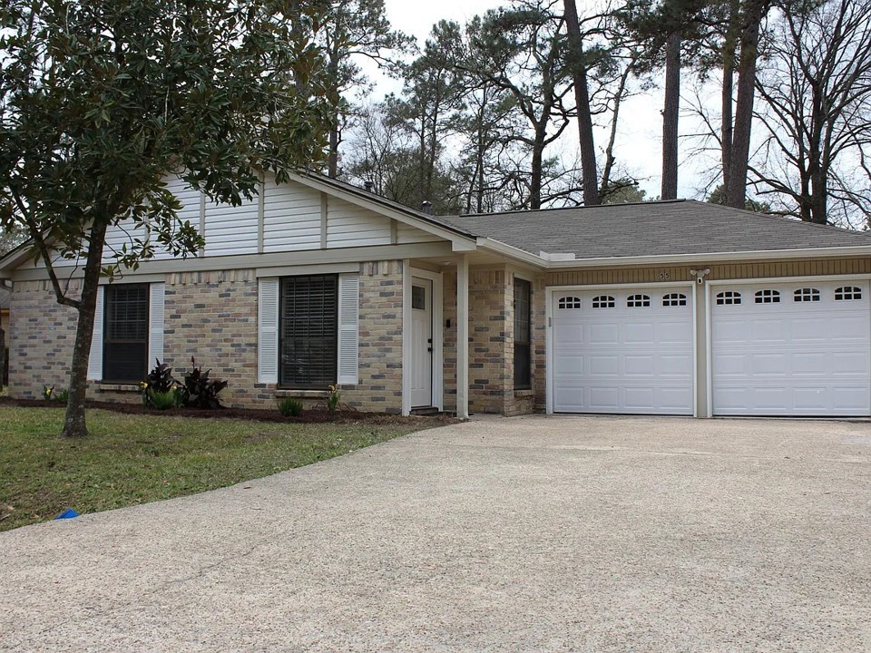 55 E White Willow Circle, Spring, TX 77381