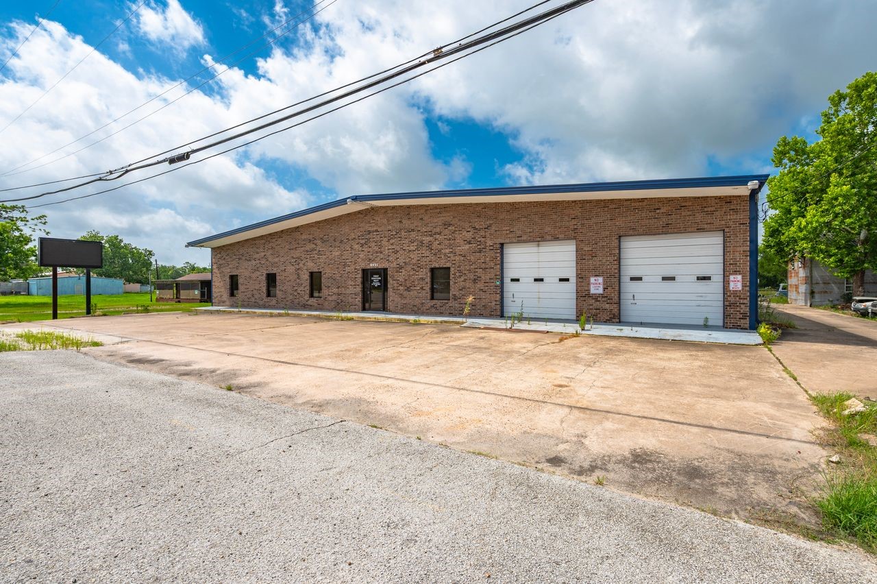 8621 Highway 6, Hitchcock, TX 77563 8621 Highway 6, Hitchcock, TX 77563
