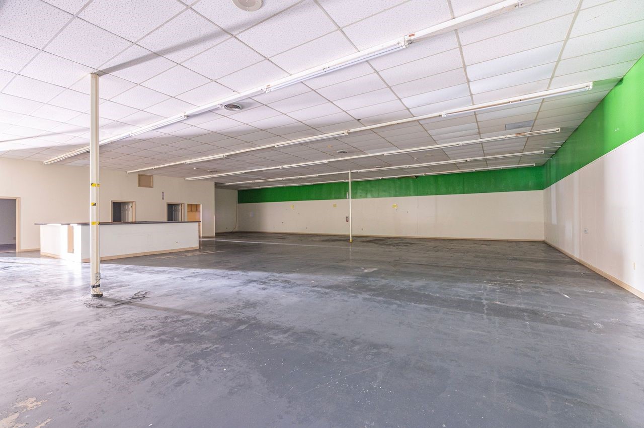 8621 Highway 6, Hitchcock, TX 77563