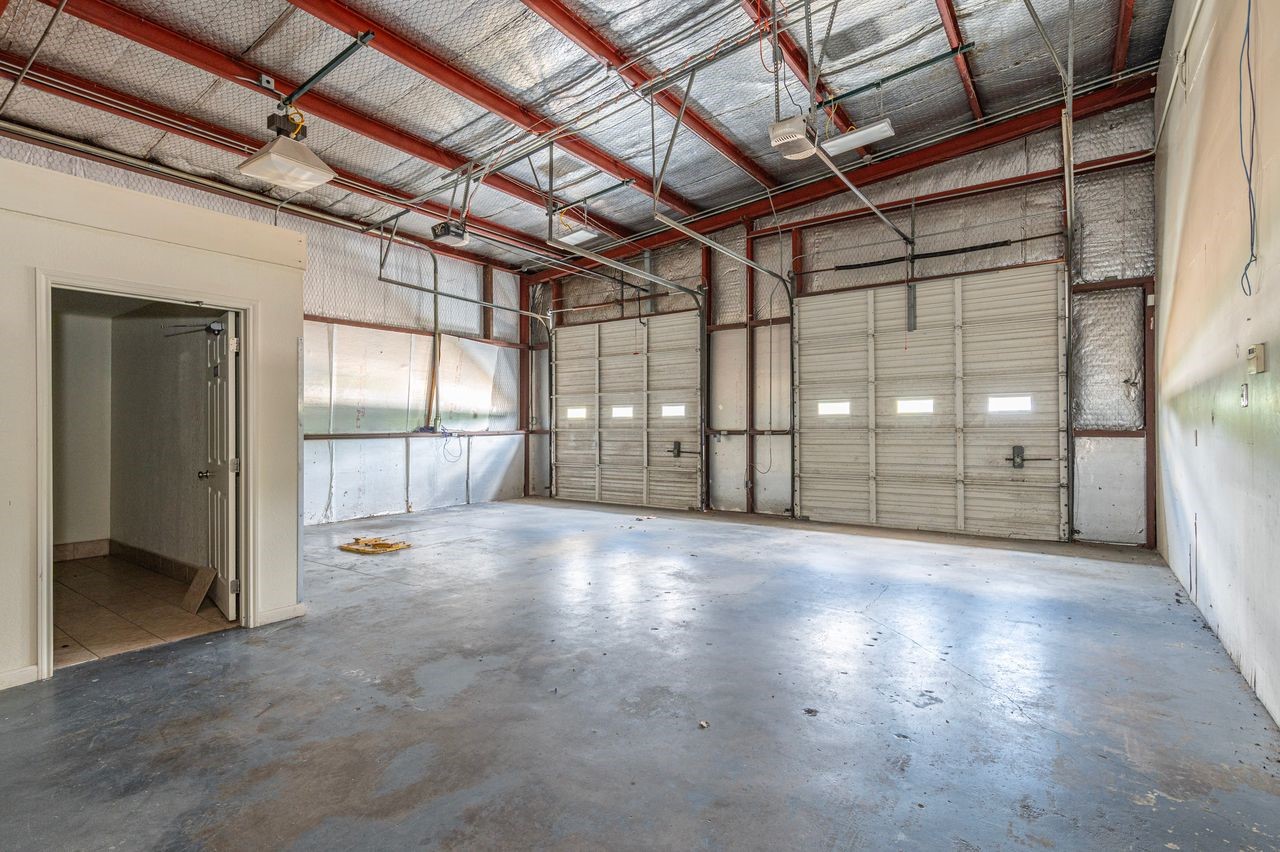 8621 Highway 6, Hitchcock, TX 77563
