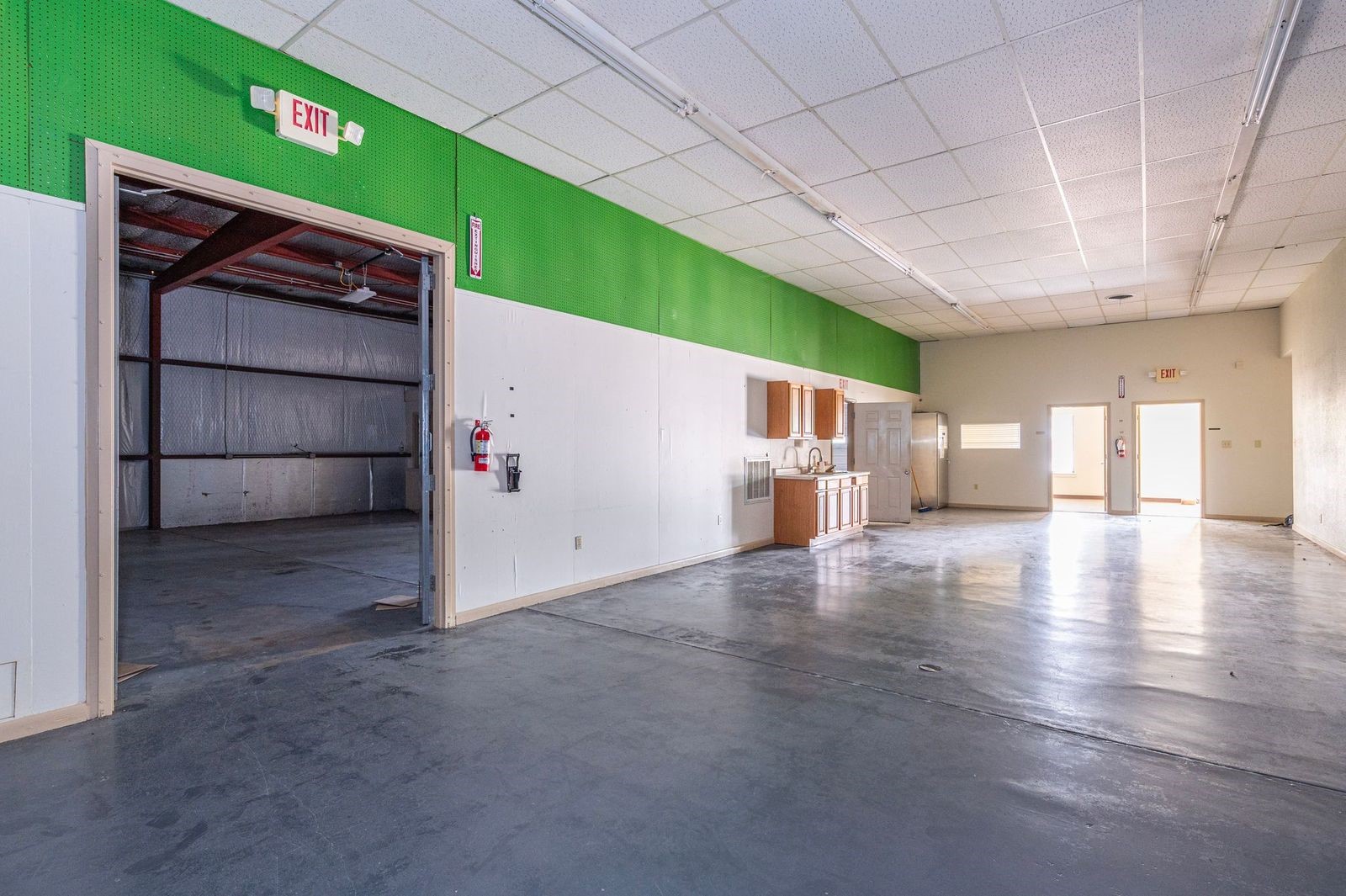 8621 Highway 6, Hitchcock, TX 77563