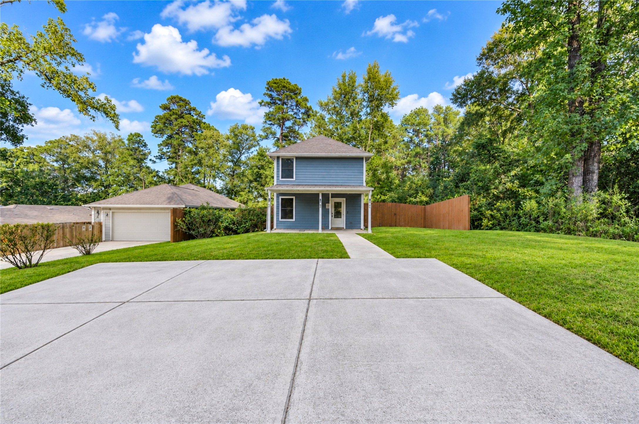 15190 Crockett Road, Willis, TX 77378