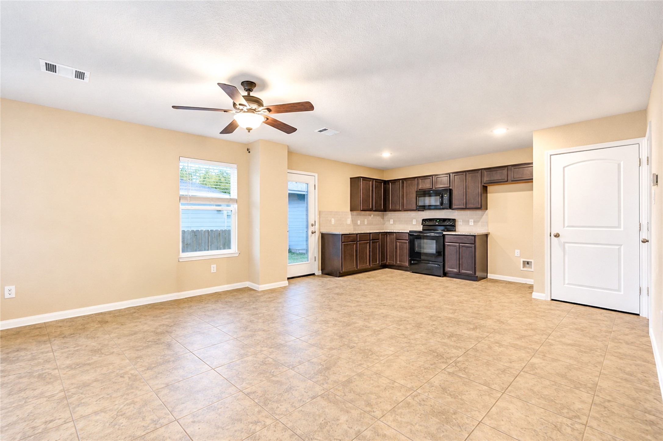 15190 Crockett Road, Willis, TX 77378