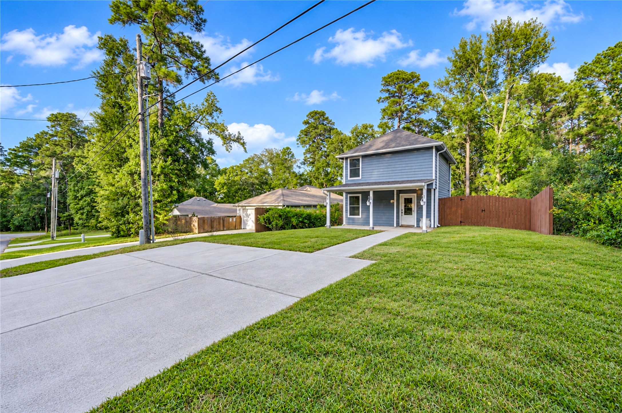 15190 Crockett Road, Willis, TX 77378