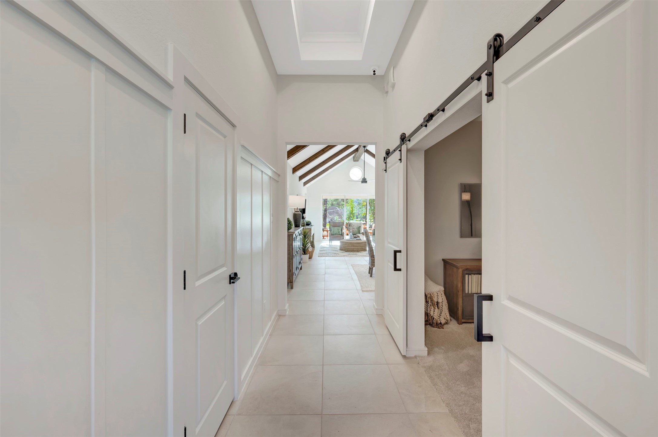 Welcoming foyer (*Photo not of actual home and used for illustration purposes only.)
