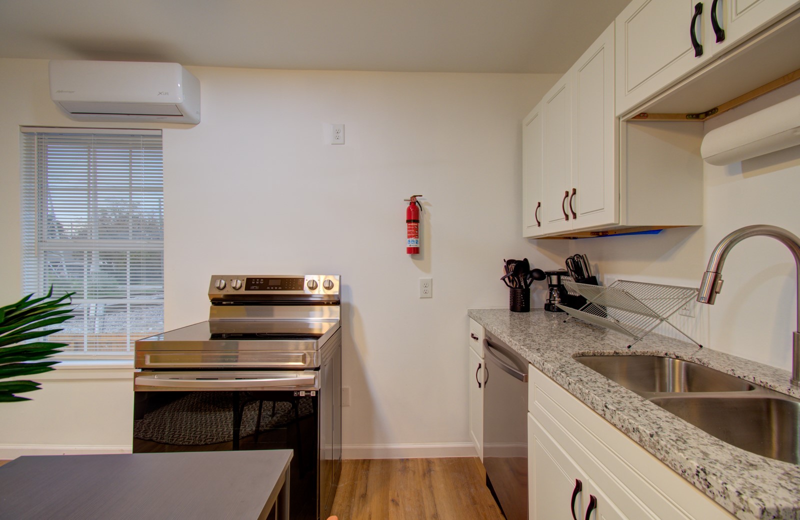 6403 Avenue Street, Houston, TX 77011