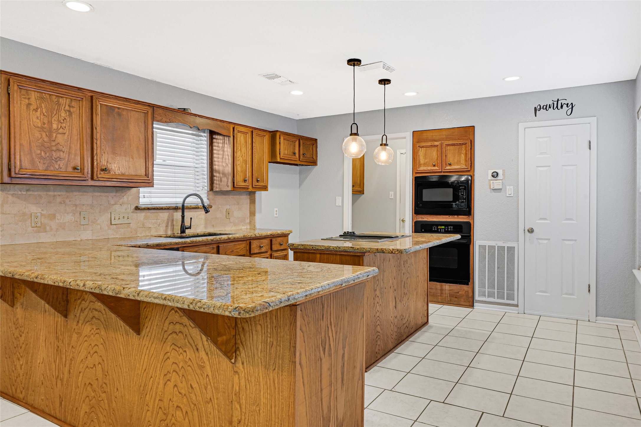 2106 White Feather Trail, Crosby, TX 77532