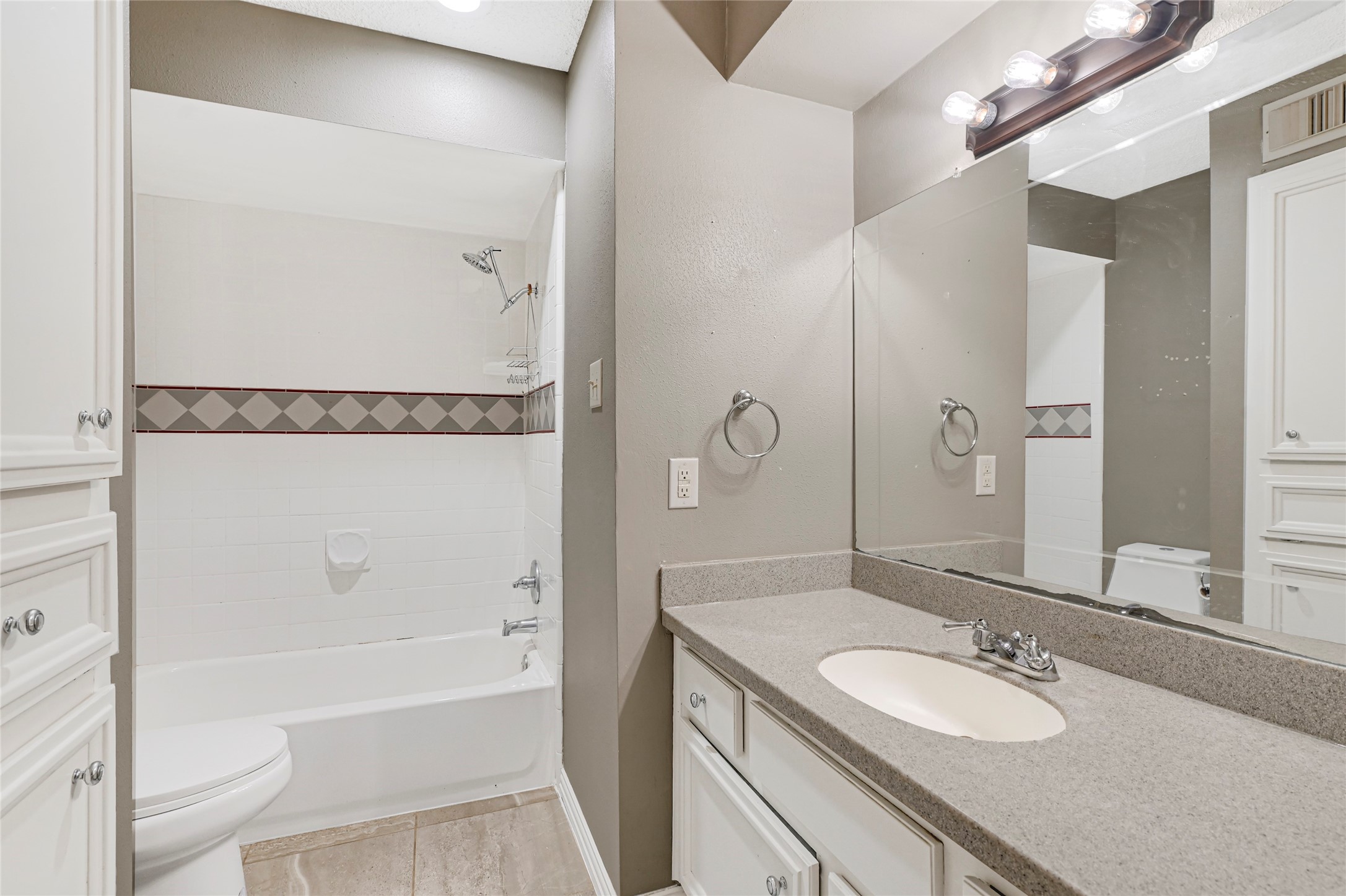2106 White Feather Trail, Crosby, TX 77532