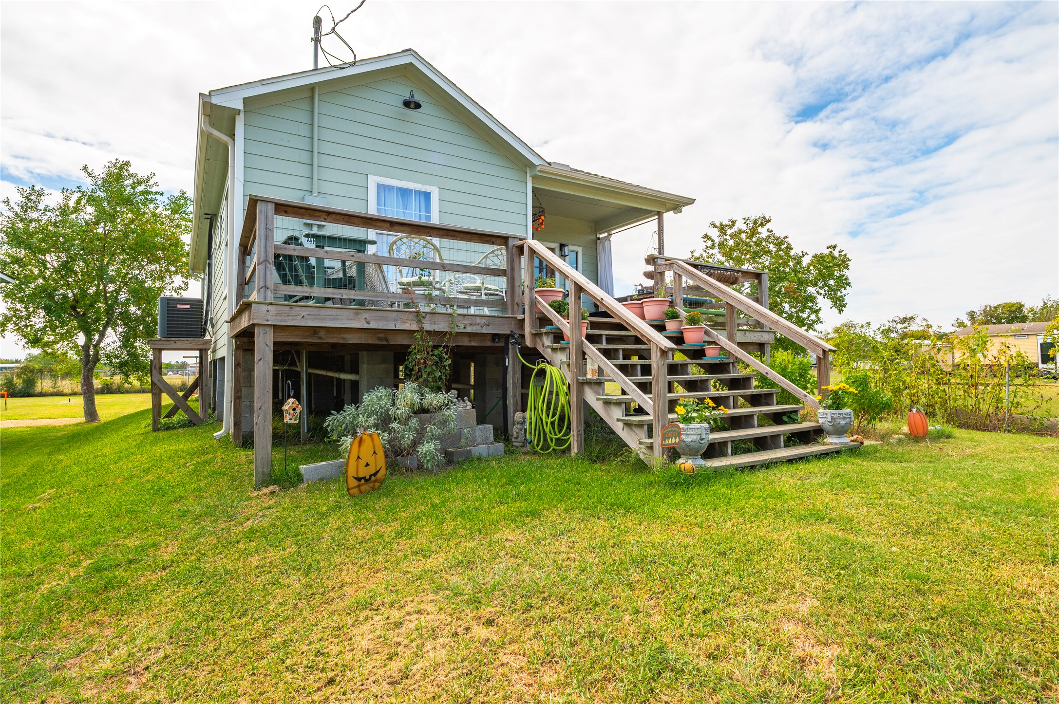 Charming 3 bedroom 2 full bath home situated in the heart of San Leon.