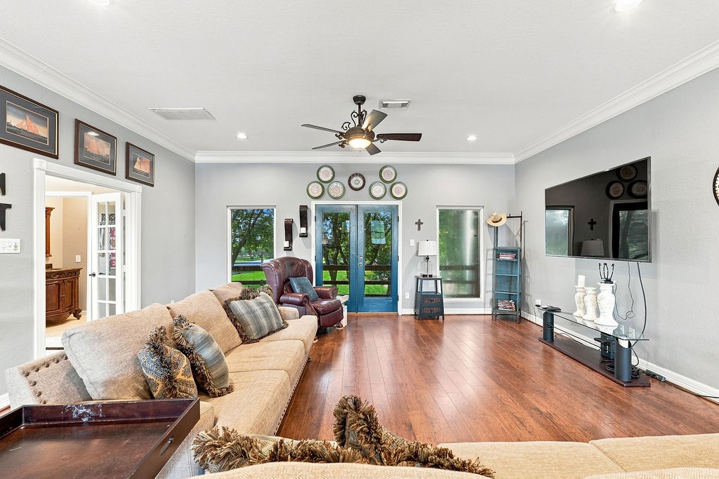 746 12th Street, San Leon, TX 77539