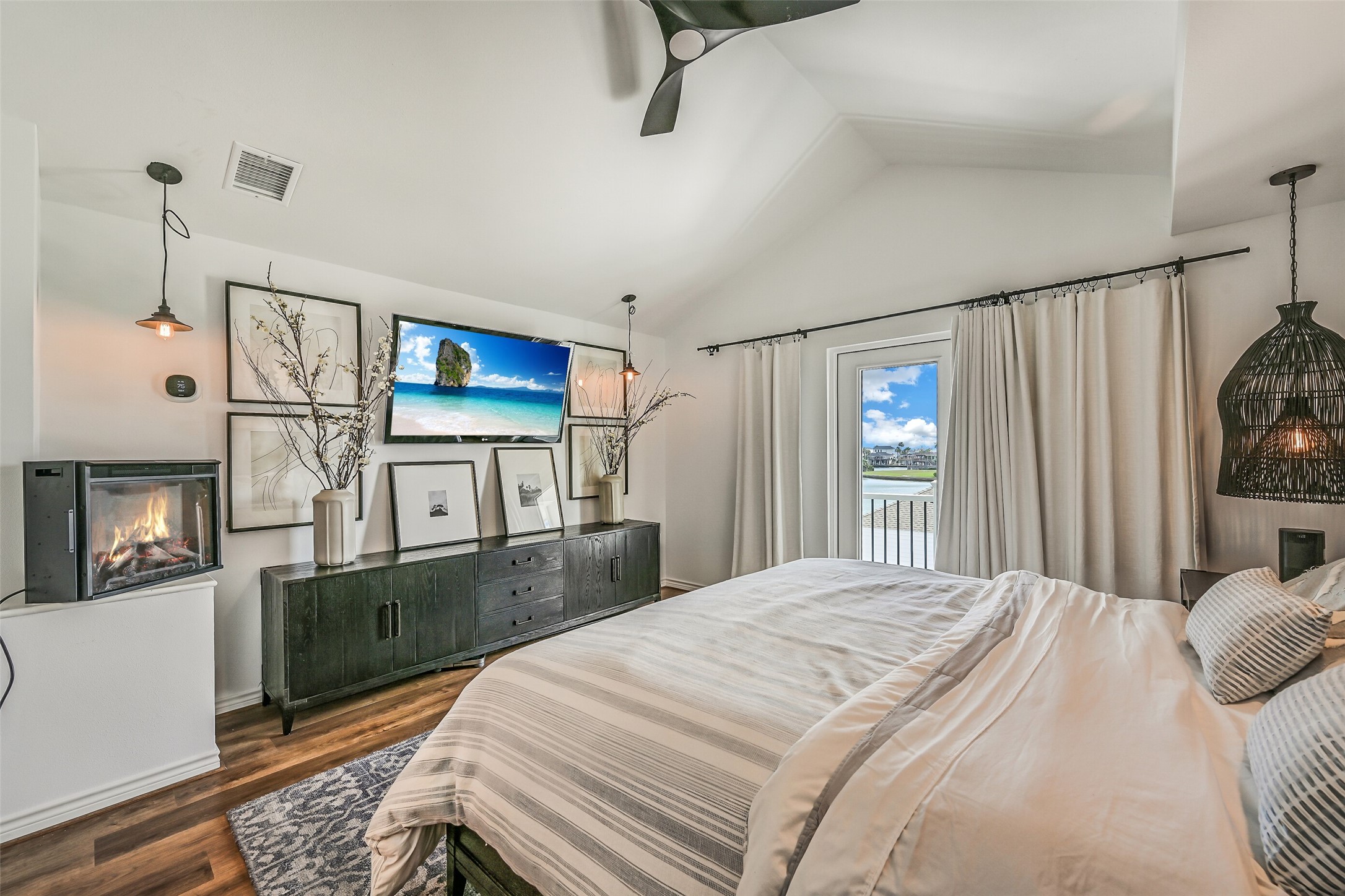Wake up, step outside and remember why you chose Tiki Island. The primary suite offers a quiet escape from the activity throughout the rest of the home.