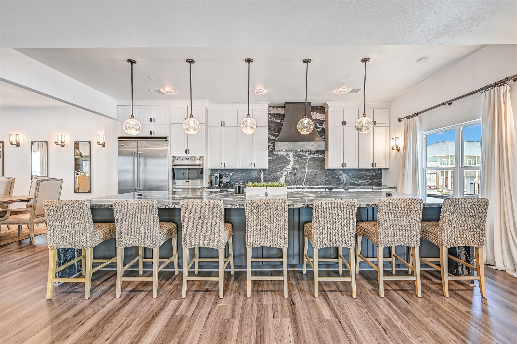 Ready when the guest list grows, this kitchen pairs Viking appliances with extensive cabinetry and generous work space. From seafood dinners to holiday feasts, there is room to make hosting part of the fun.