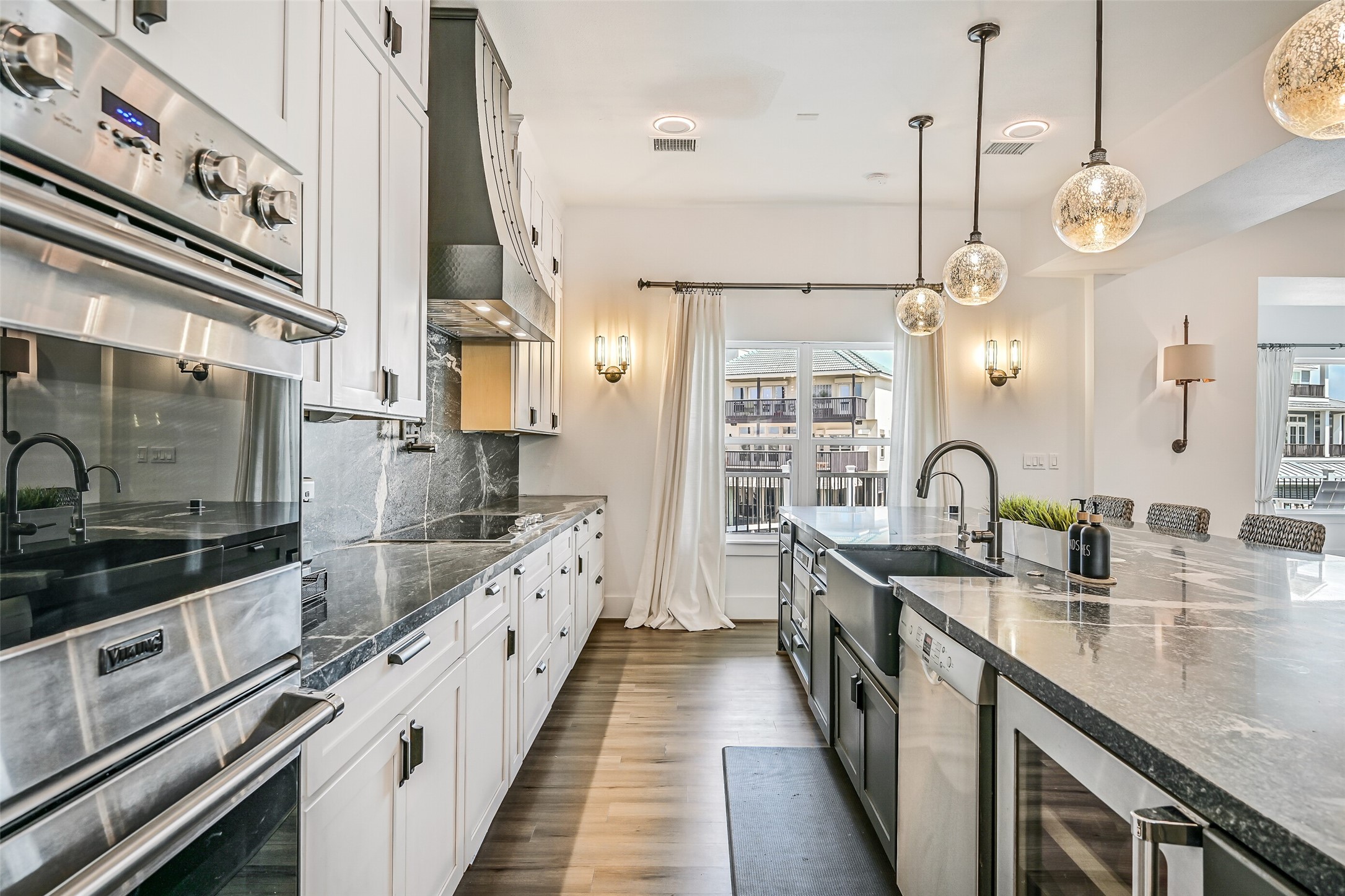 Cook for two or feed a crowd without running out of room. Generous prep areas and storage give this kitchen the capacity to keep up when everyone comes to Tiki.