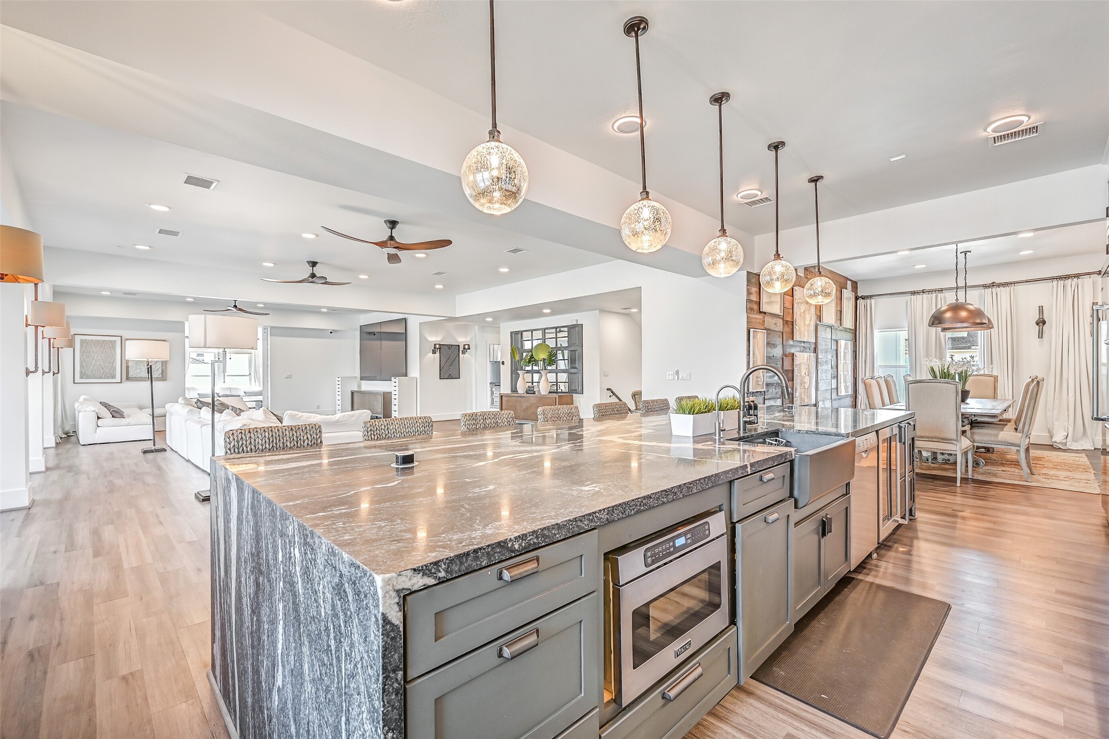 The heart of 1614 Castaway is impossible to miss. The 16-foot island creates a natural gathering place where cooking, conversation and entertaining happen together. The heart of 1614 Castaway is impossible to miss. The 16-foot island creates a natural gathering place where cooking, conversation and entertaining happen together.