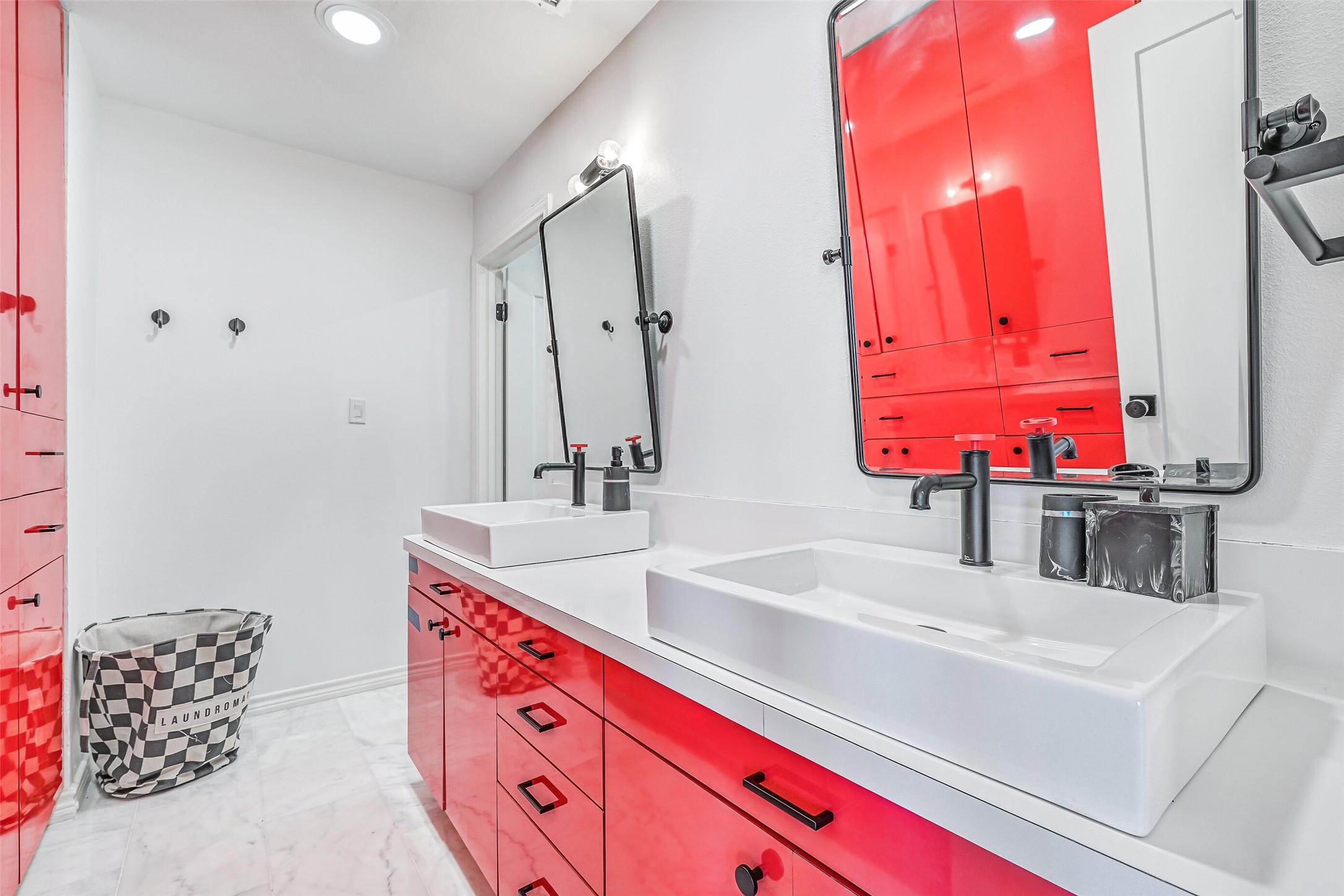 The bold red vanity gives this ensuite an unexpected pop of personality. Even the secondary spaces have a sense of fun that fits life on Tiki.