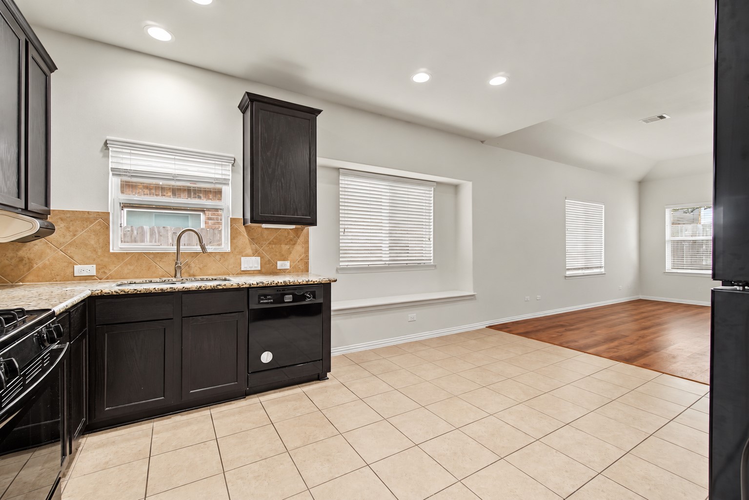 2209 Maple Point Drive N, Conroe, TX 77301