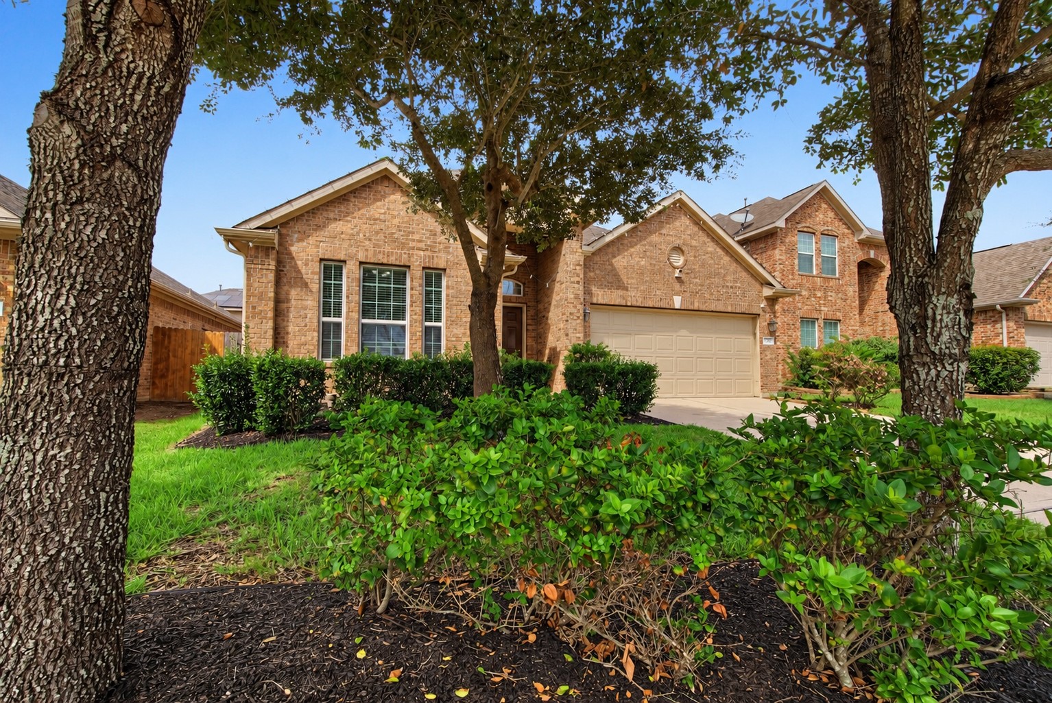2209 Maple Point Drive N, Conroe, TX 77301