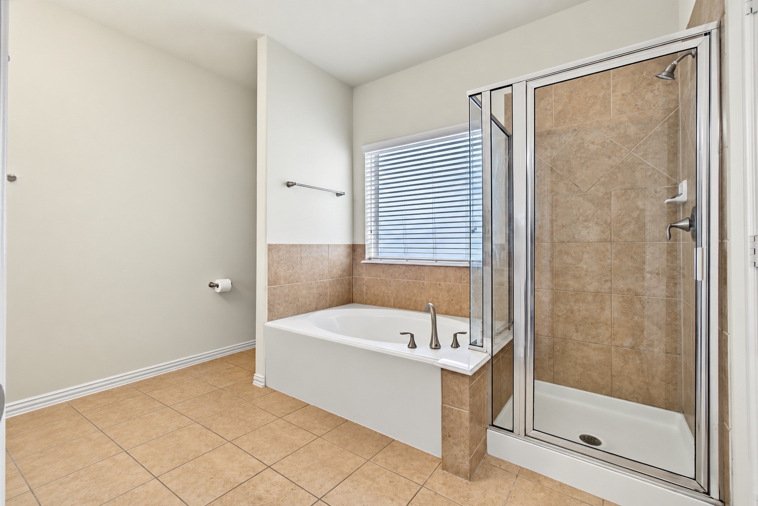 2209 Maple Point Drive N, Conroe, TX 77301