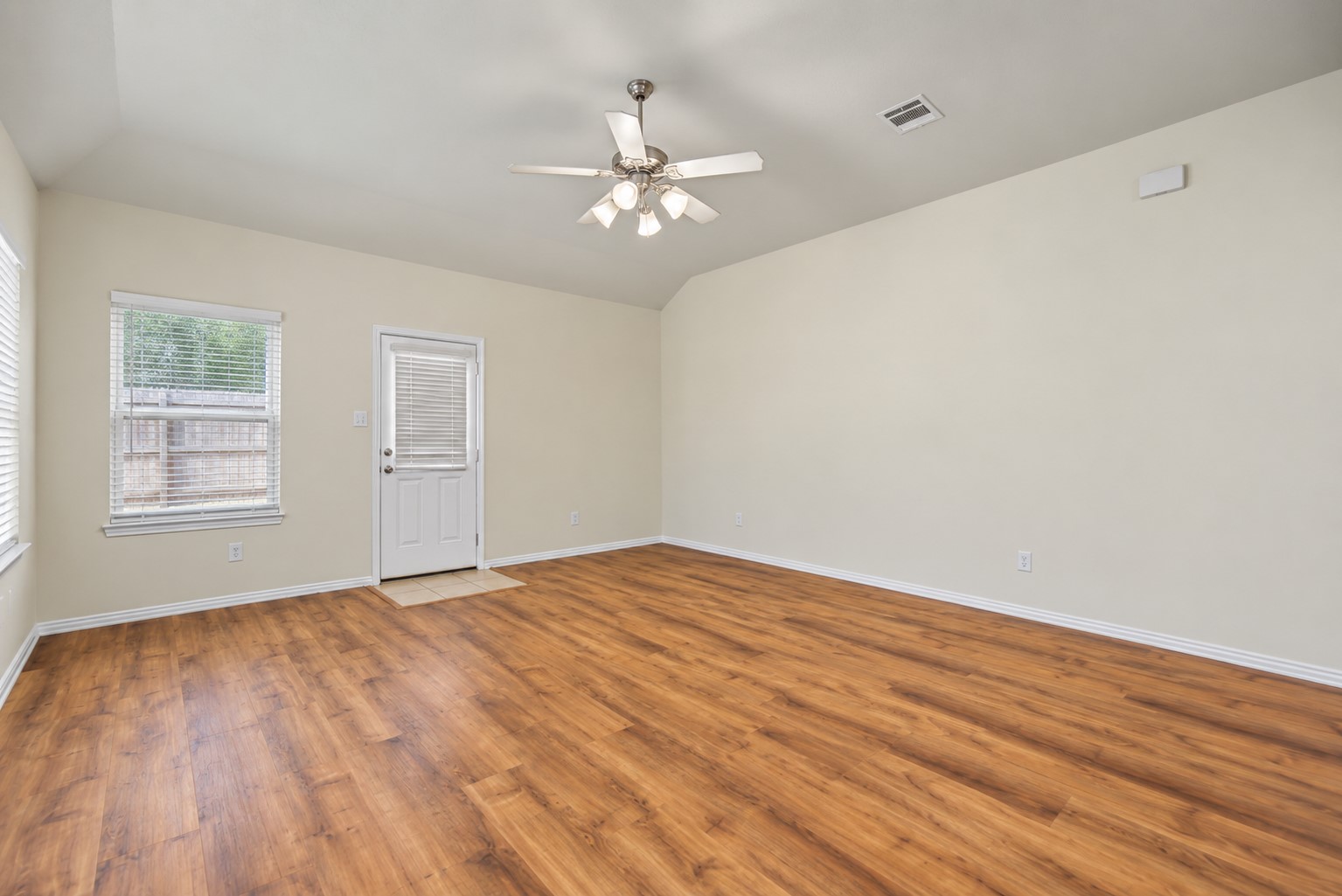 2209 Maple Point Drive N, Conroe, TX 77301