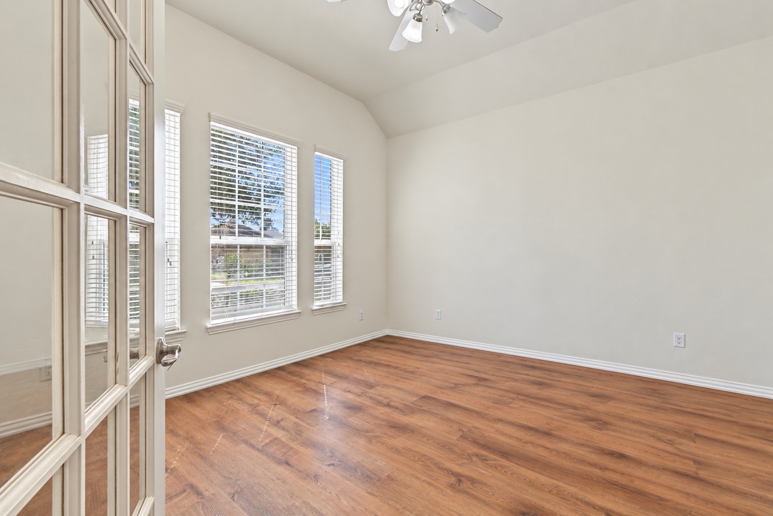 2209 Maple Point Drive N, Conroe, TX 77301