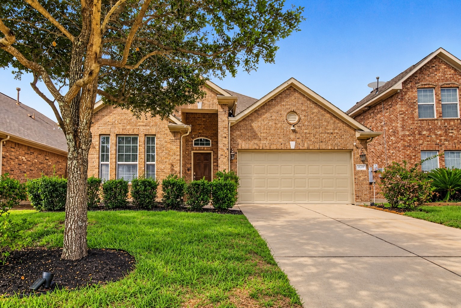 2209 Maple Point Drive N, Conroe, TX 77301