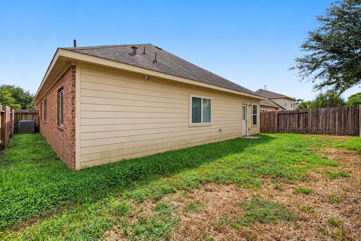 2209 Maple Point Drive N, Conroe, TX 77301