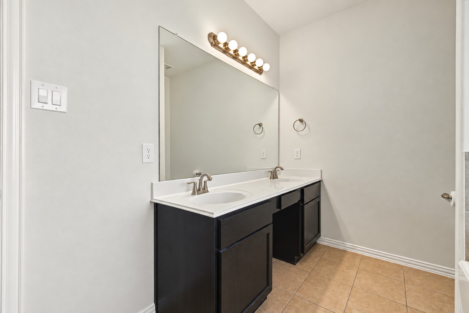 2209 Maple Point Drive N, Conroe, TX 77301