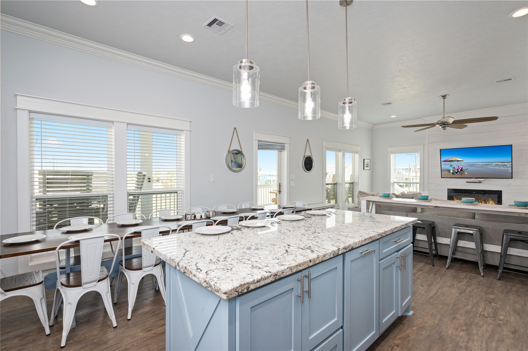 From meal prep to movie night, your open layout keeps the kitchen, dining area, and living room connected so nobody misses out on the fun.