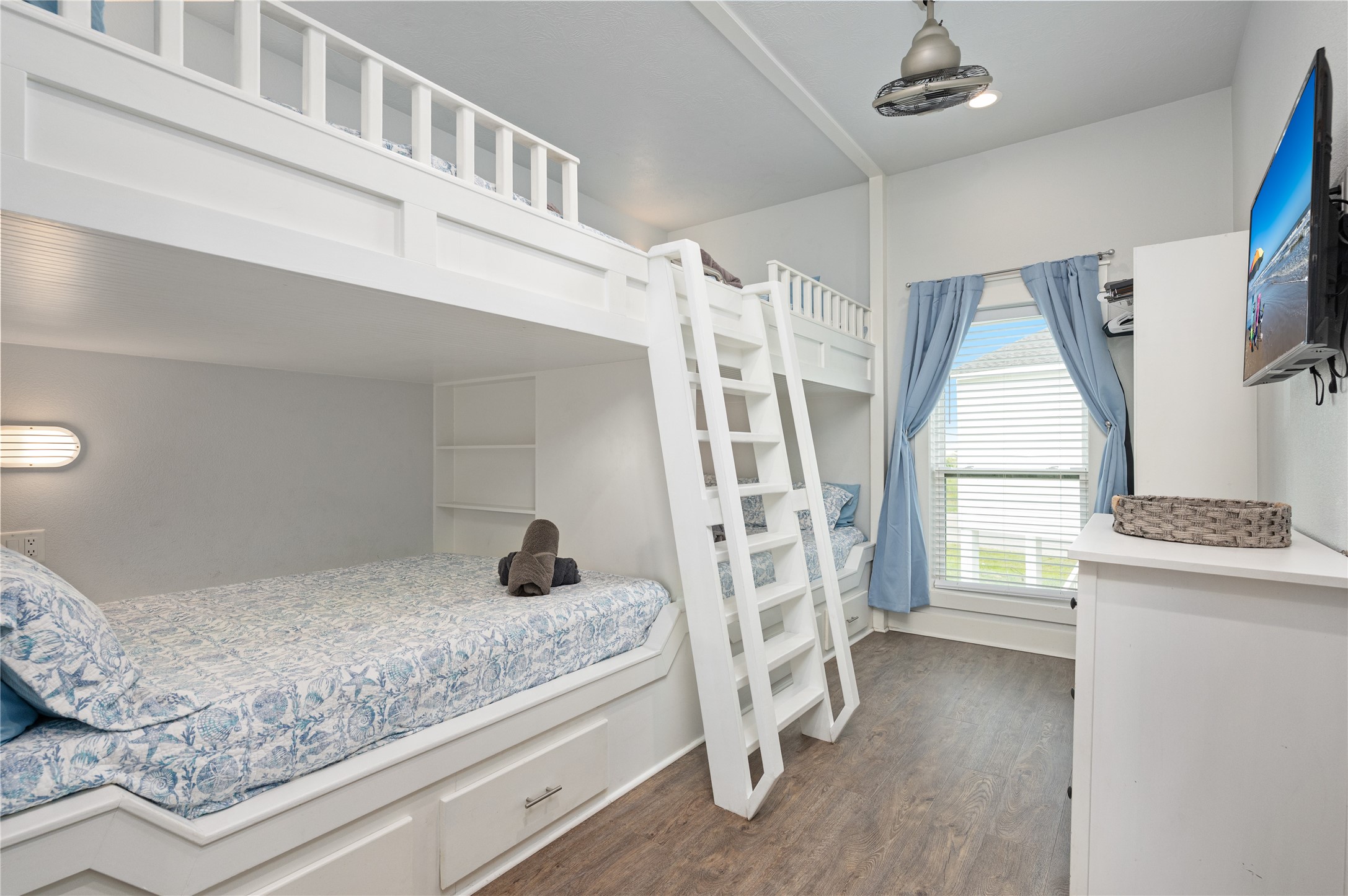 Built-in bunks give everyone their own comfortable sleeping space while leaving plenty of room to move around.