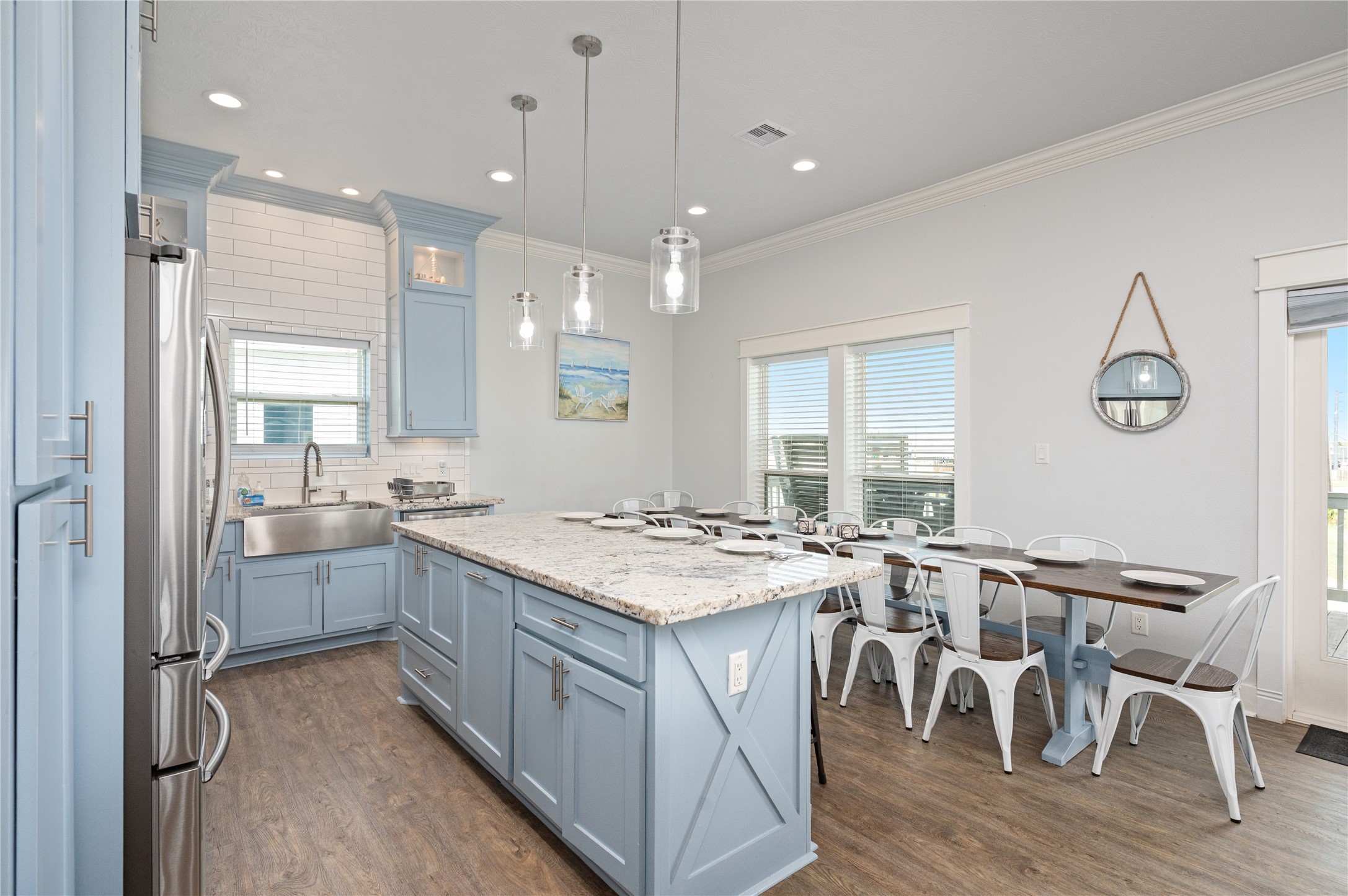 Big meals are easy at home, with your oversized island and long dining table providing plenty of seating for everyone to gather together.