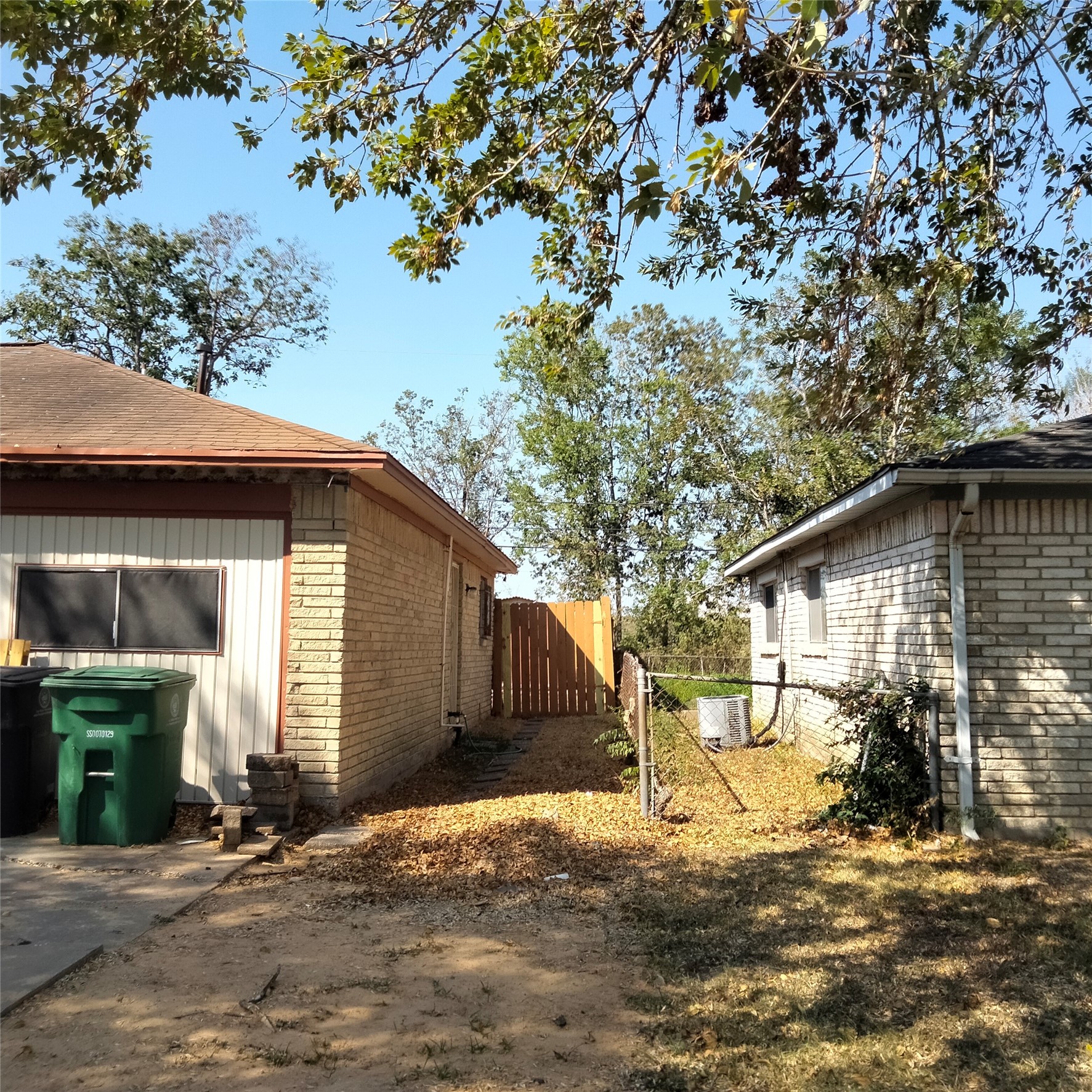 side of house to backyard