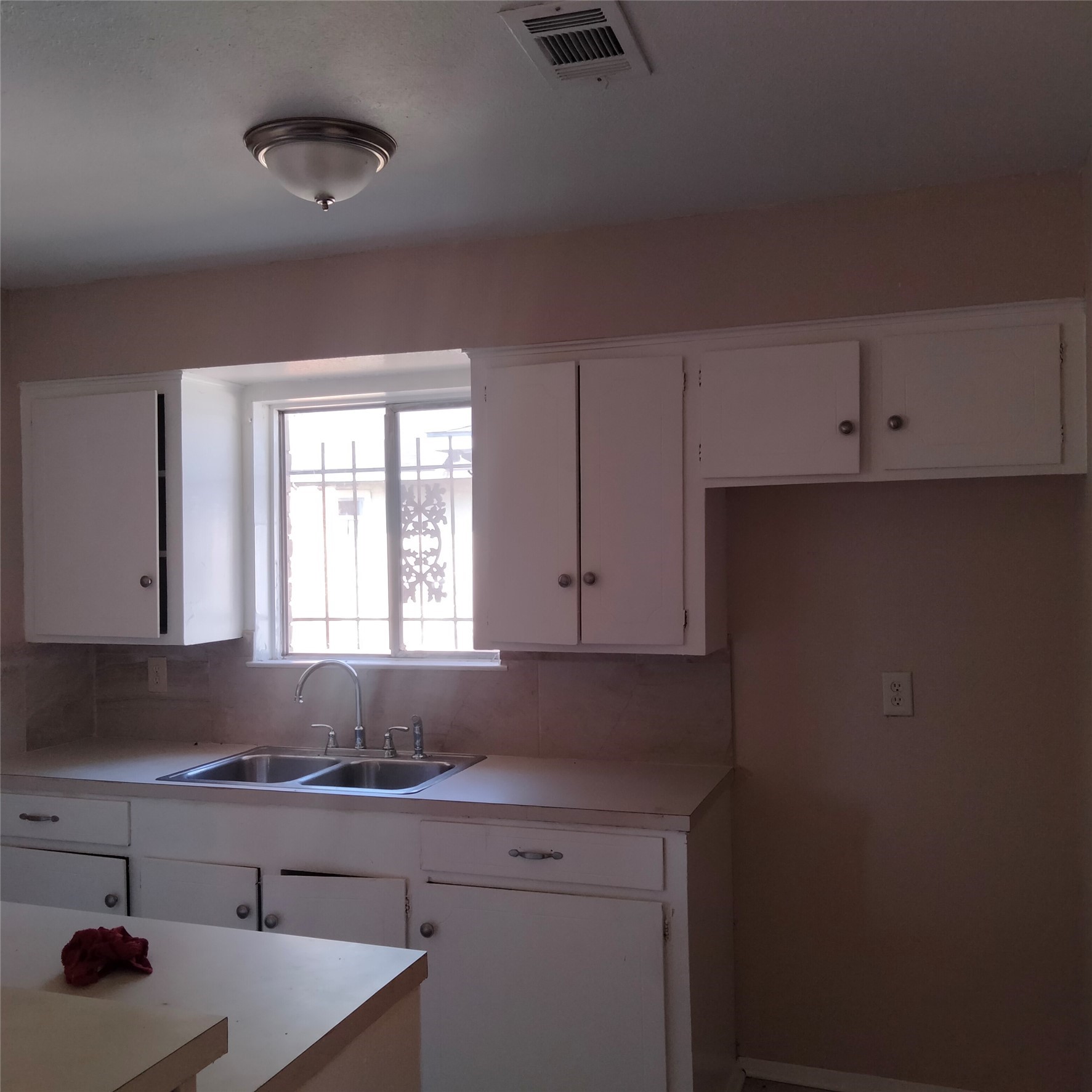 kitchen/ has a black refrig inside home