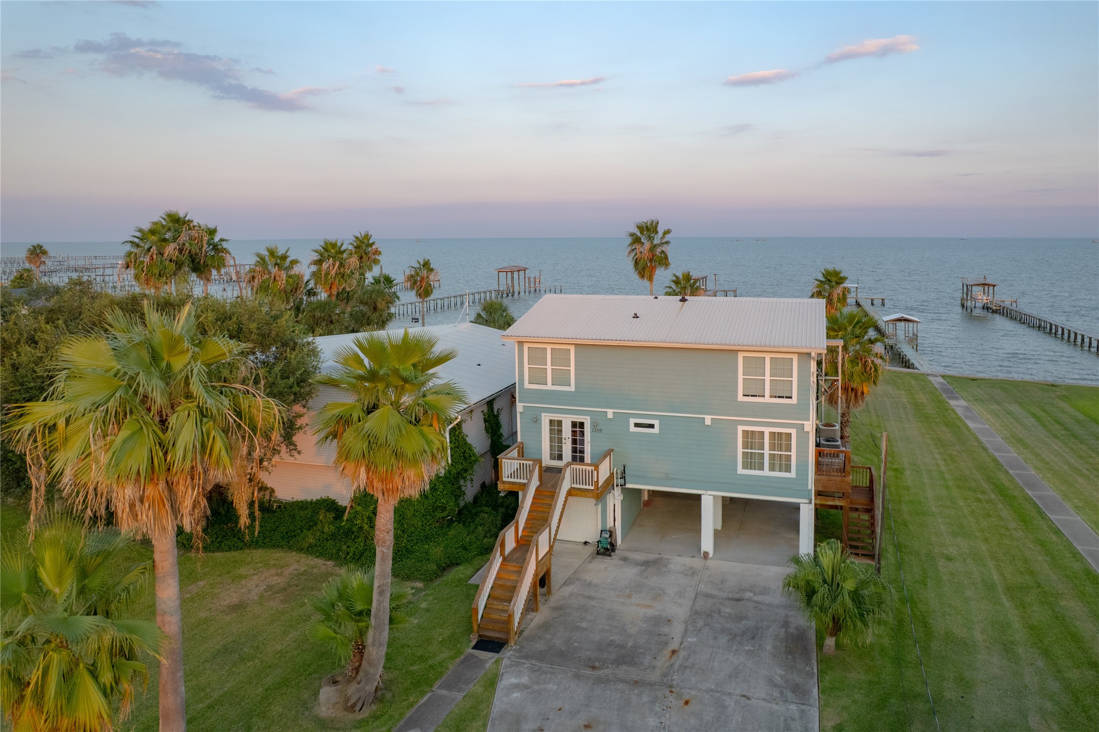 Located in San Leon, this community offers low taxes, welcoming neighbors, and a variety of dining experiences to explore.