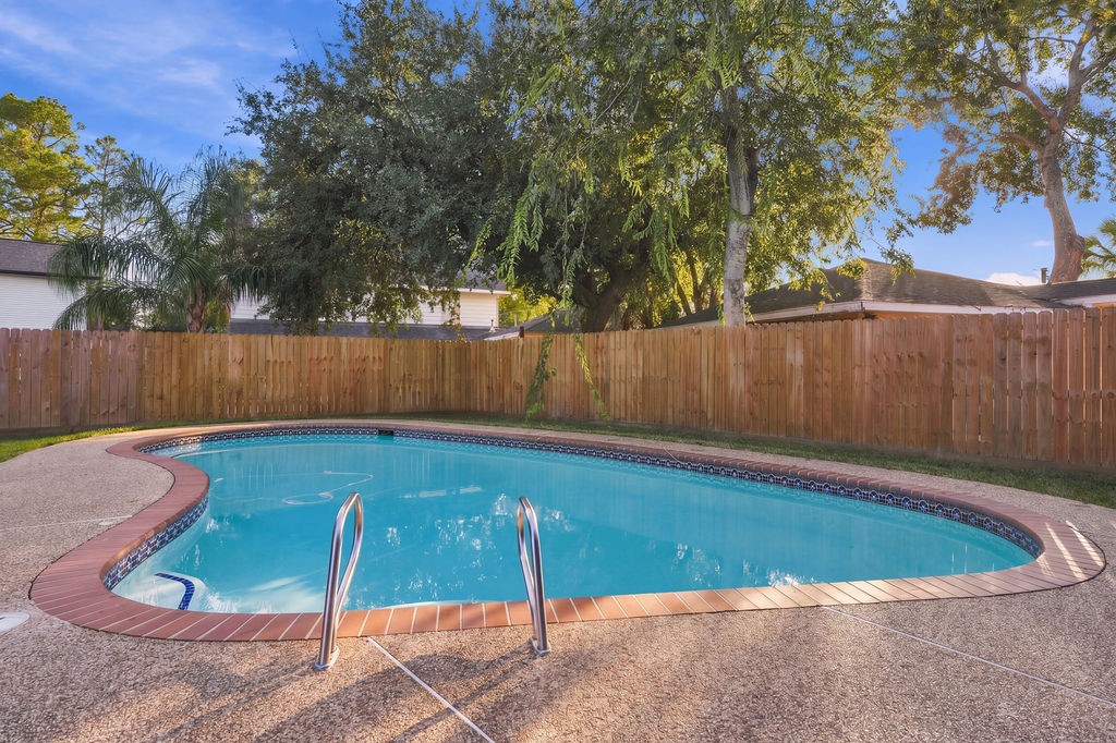 1326 Saxony Lane, Houston, TX 77058