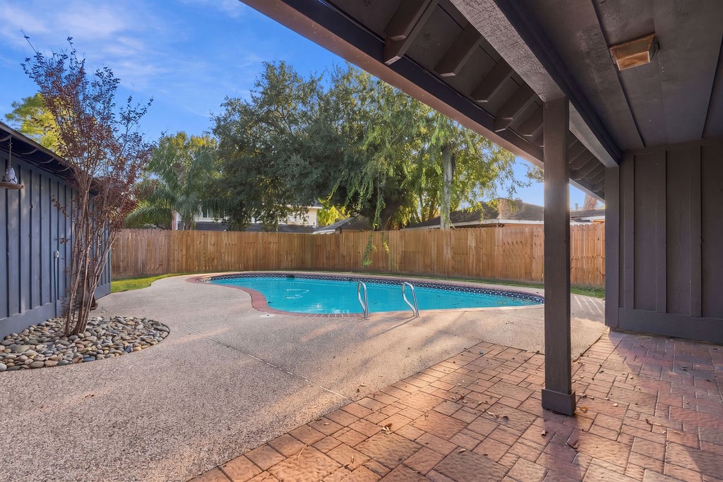 1326 Saxony Lane, Houston, TX 77058