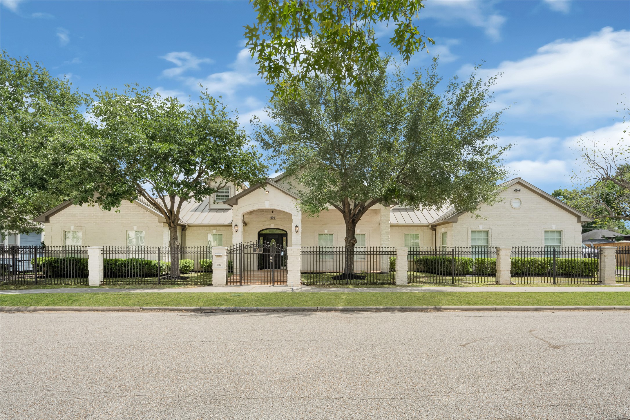 404 Moss Street, Houston, TX 77009 404 Moss Street, Houston, TX 77009