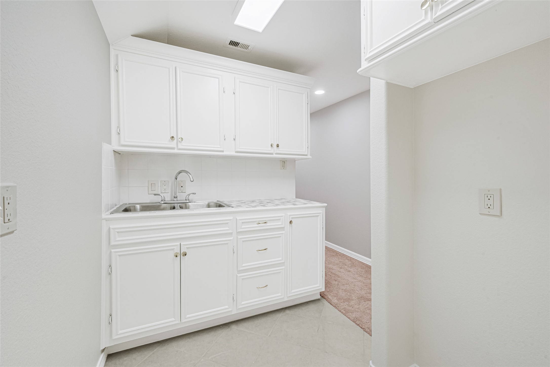 Upstairs guest quarters kitchenette