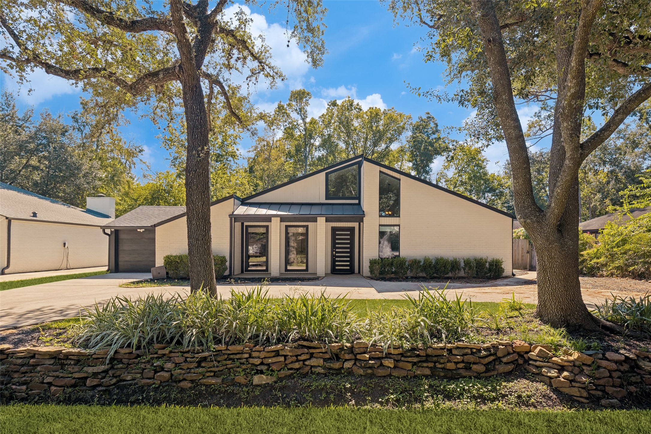 8849 Larston Street, Spring Valley Village, TX 77055