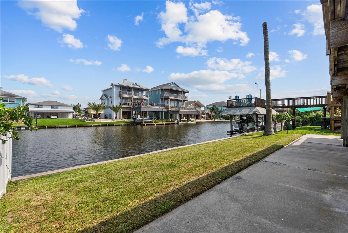 984 Bonita Street, Bayou Vista, TX 77563