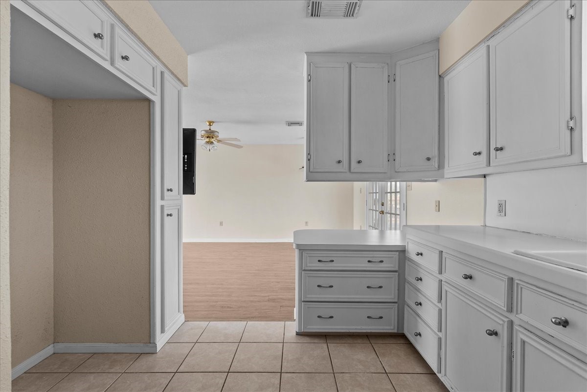 984 Bonita Street, Bayou Vista, TX 77563